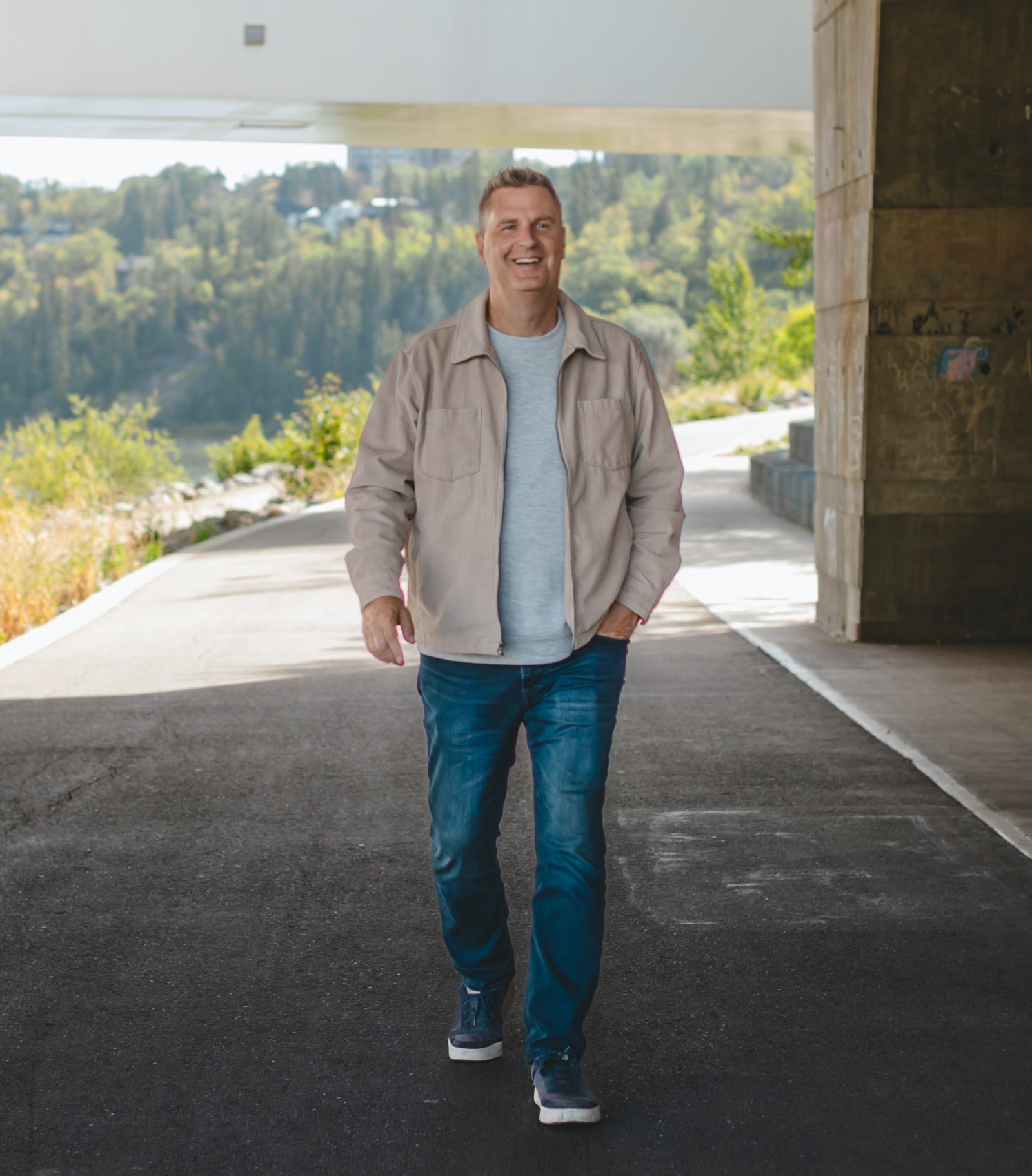 Brad in the river valley