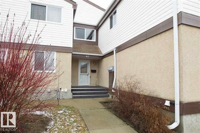 Front of 817 Erin Pl