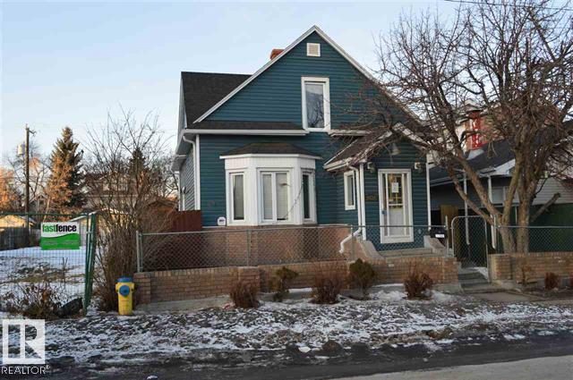 Front of 9534 106 Ave