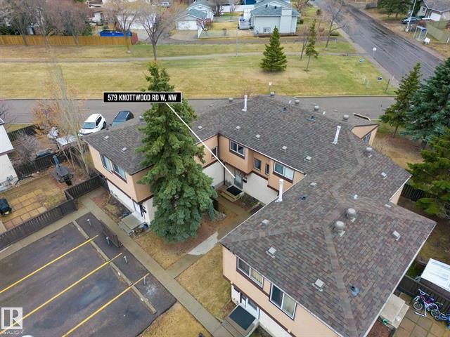 Front of 579 Knottwood Rd W